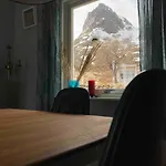 Charming House In Fjord Lofoten بيت للعطل Slydalen