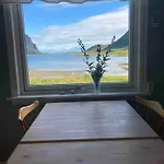 Charming House In Fjord Lofoten