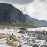 Charming House In Fjord Lofoten