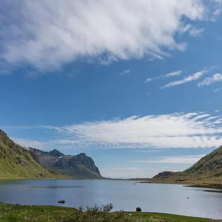 Charming House In Fjord Lofoten Slydalen