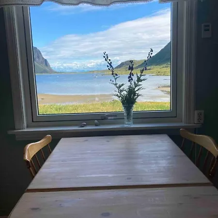 Charming House In Fjord Lofoten