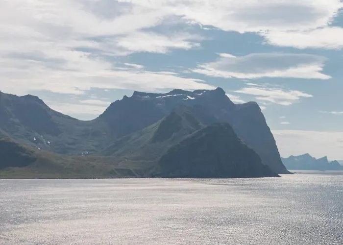 Charming House In Fjord Lofoten